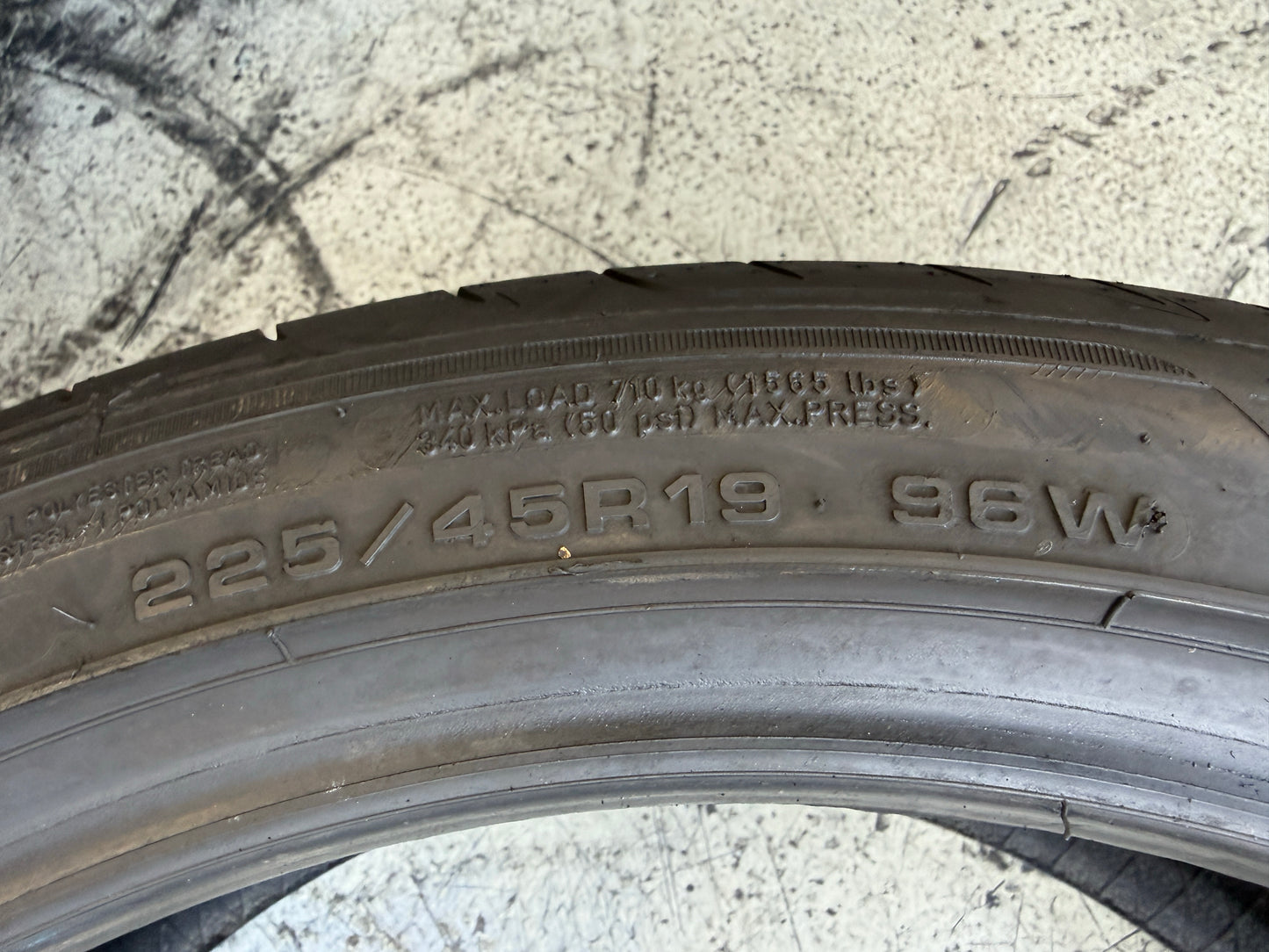 Usato: 4 Pneumatici Goodyear Eagle F1 Asymmetric 3 225/45R19 96W XL Estivi 90% residui Runflat