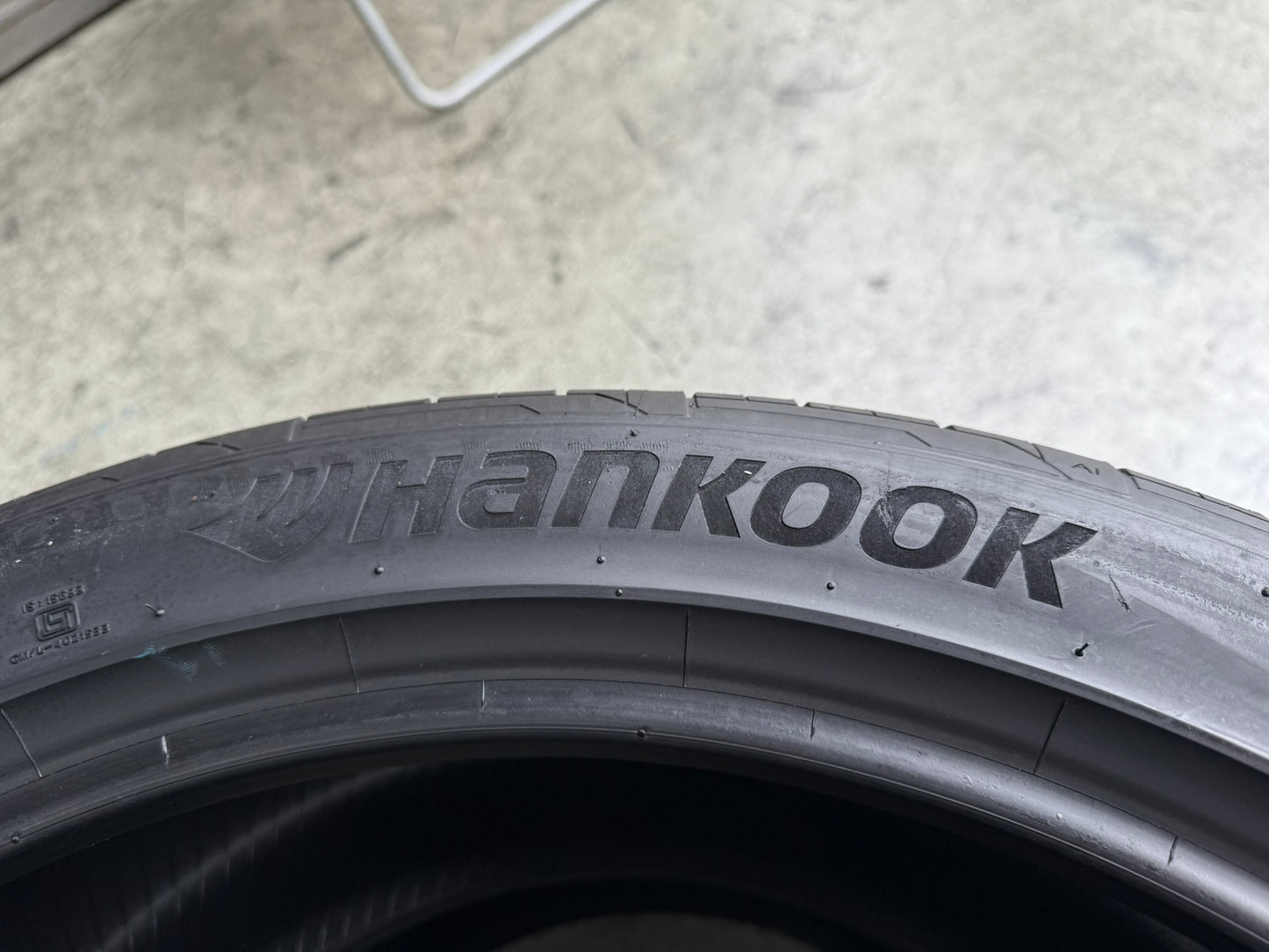 Usato: 2 Gomme 285/40R22 110Y Hankook Estive 80% residui