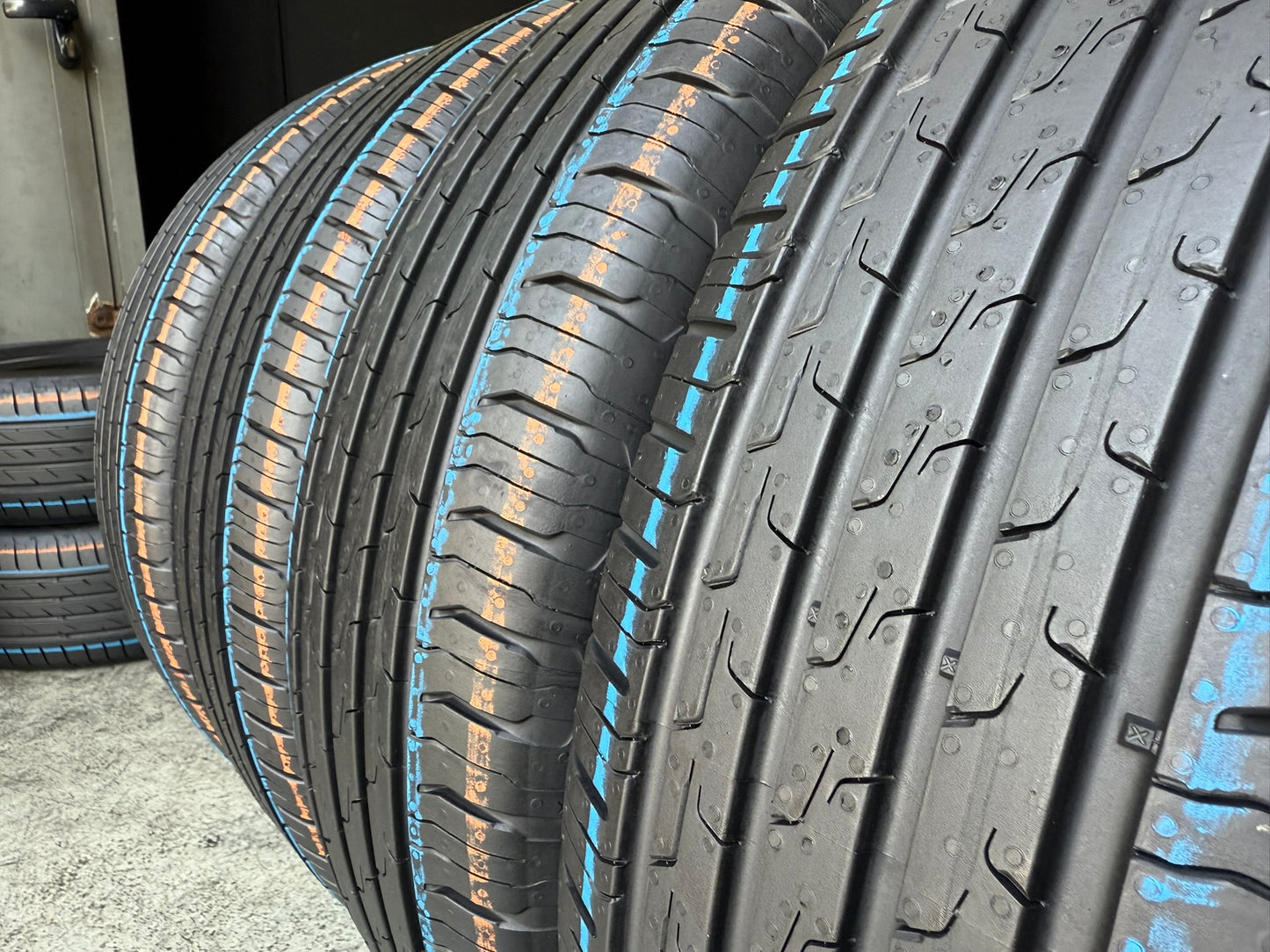Nuovo: 4 Gomme 215/65R17 99V Continental EcoContact 6 Estive