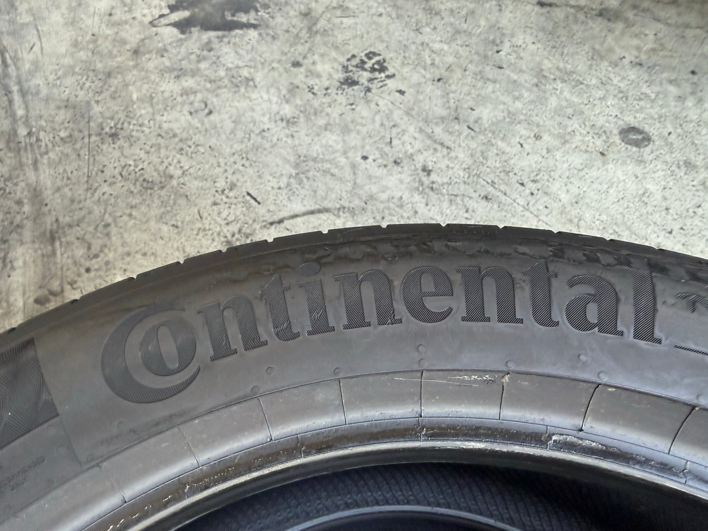 Usato: 2 Pneumatici Continental PremiumContact C 235/50R19 99V Estivi 90% residui