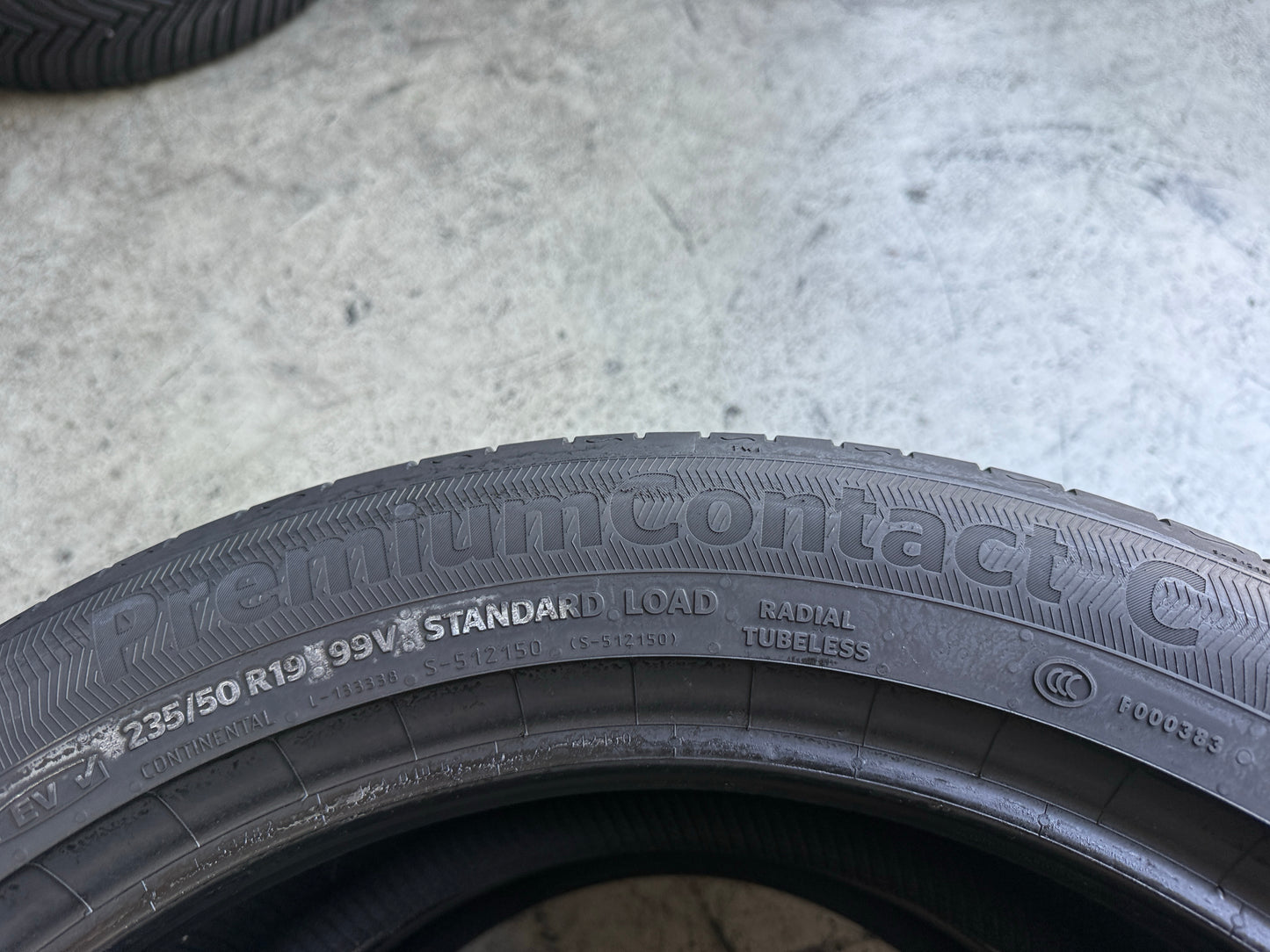 Usato: 2 Pneumatici Continental PremiumContact C 235/50R19 99V Estivi 90% residui