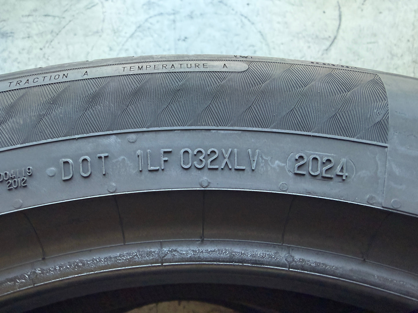 Usato: 2 Pneumatici Continental PremiumContact C 235/50R19 99V Estivi 90% residui