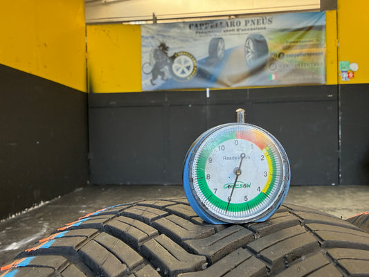 Usato: 4 Pneumatici Continental AllSeasonContact 215/60R17 96H 4 Stagioni 85% residui