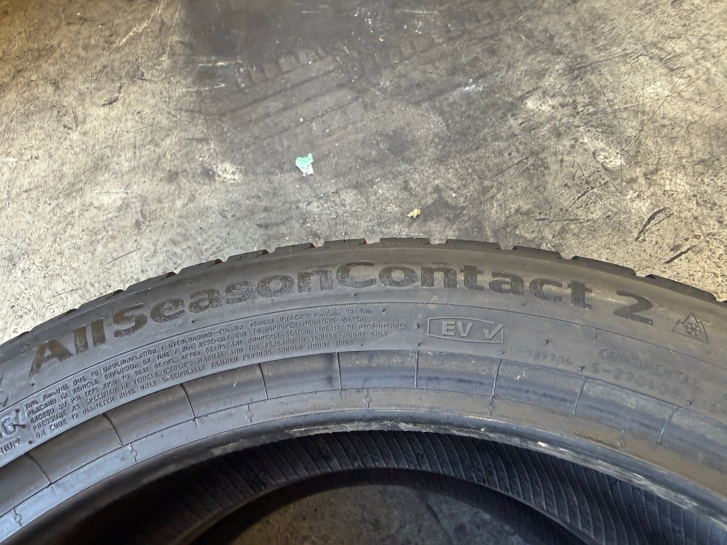 Usato: 2 Pneumatici Continental AllSeasonContact 2 225/45R19 96W XL 4 Stagioni 85% residui