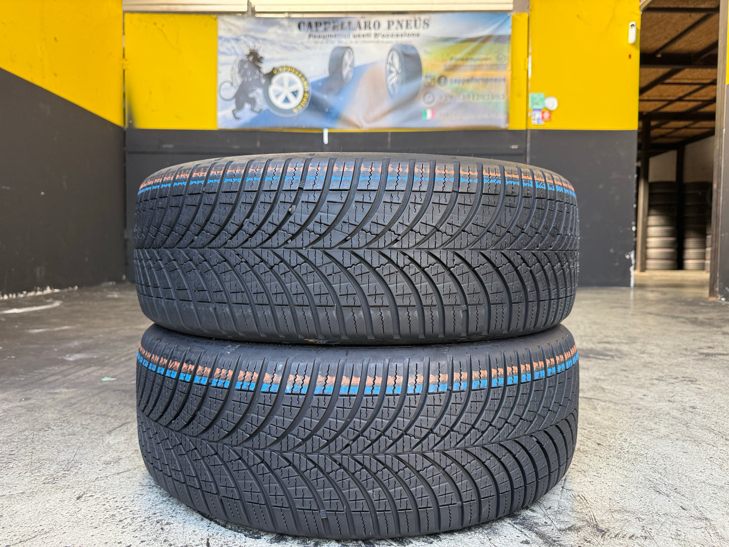 Usato: 2 Pneumatici Goodyear Vector 4Seasons Gen-3 215/45R20 95T XL 4 Stagioni 85% residui