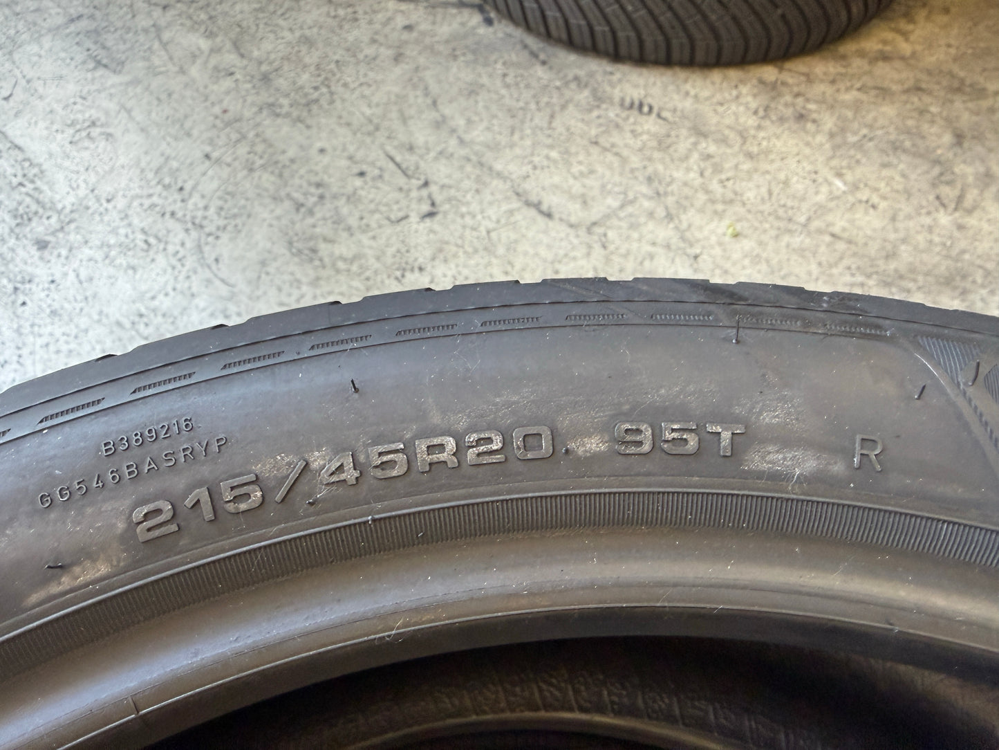 Usato: 2 Pneumatici Goodyear Vector 4Seasons Gen-3 215/45R20 95T XL 4 Stagioni 85% residui