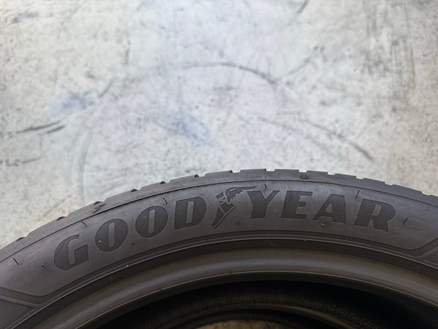 Usato: 2 Pneumatici Goodyear Vector 4Seasons Gen-3 215/45R20 95T XL 4 Stagioni 85% residui