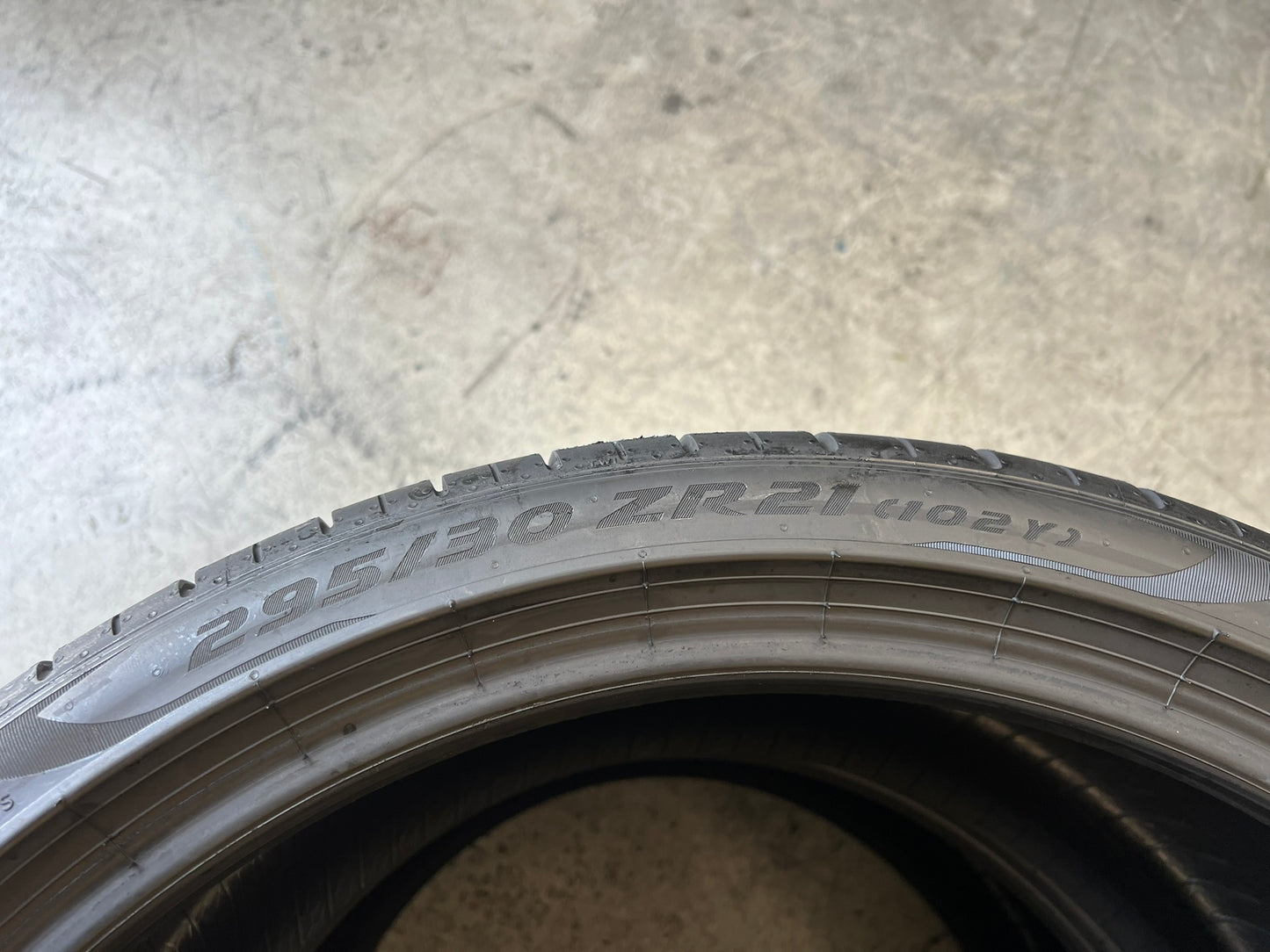 Usato: 2 Gomme 295/30R21 102Y XL Pirelli estive 95% residui