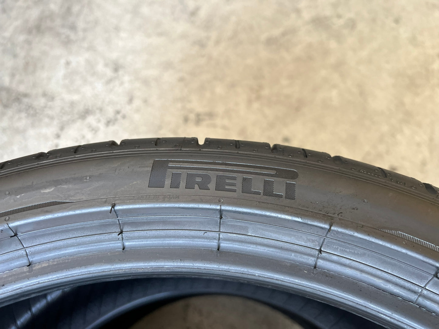 Usato: 2 Gomme 295/30R21 102Y XL Pirelli estive 95% residui