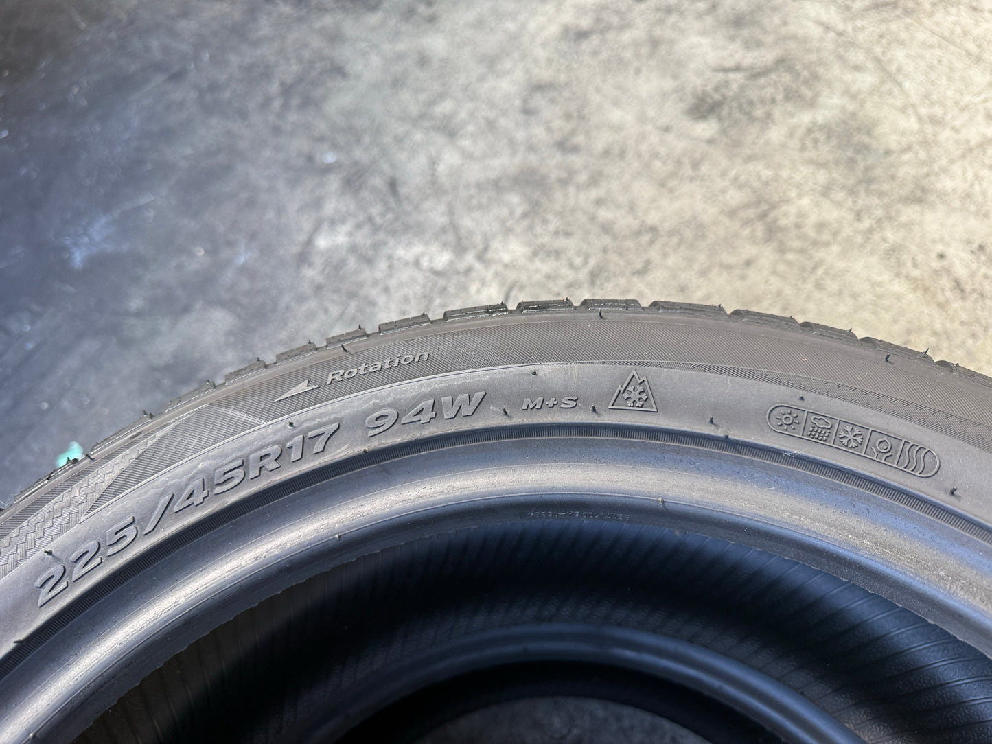 Usato: 2 Pneumatici Momo RUN M4 All Season 225/45R17 94W XL 4 Stagioni 95% residui
