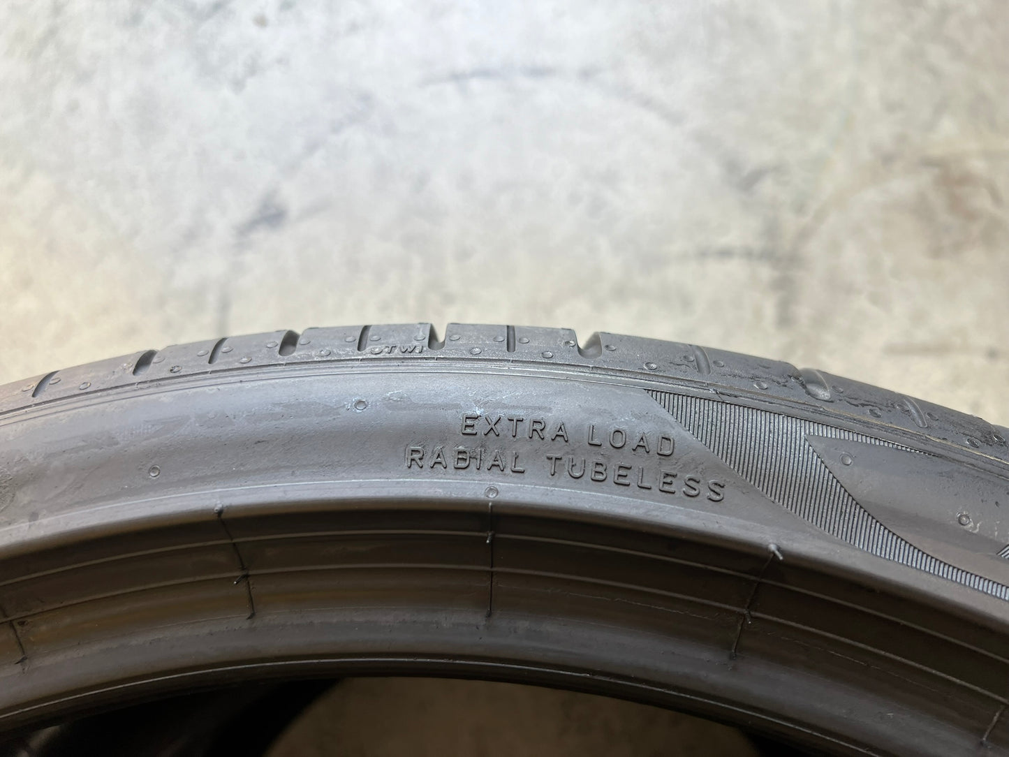 Usato: 2 Gomme 295/30R21 102Y XL Pirelli estive 95% residui