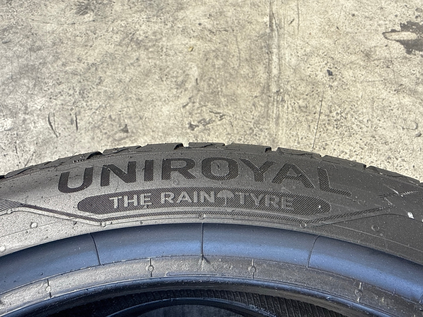 Usato: 2 Pneumatici Uniroyal RainSport 5 225/40R18 92Y XL Estivi 95% residui
