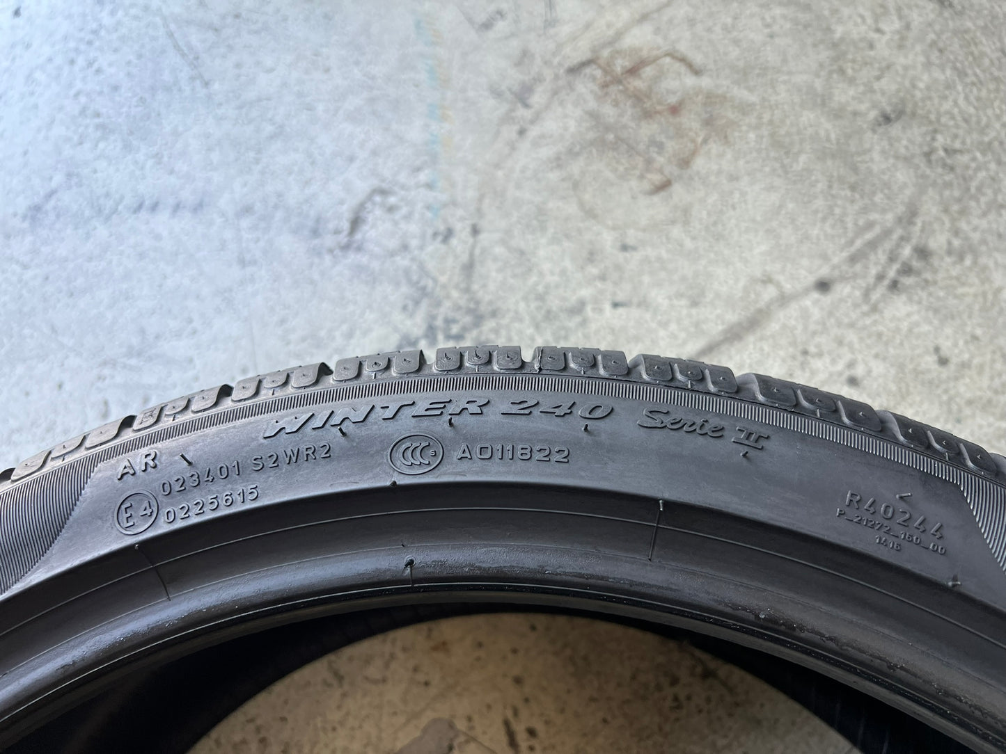 Usato: 01 Gomme 245/35R19 93V Pirelli invernali 100% residui DOT 2023