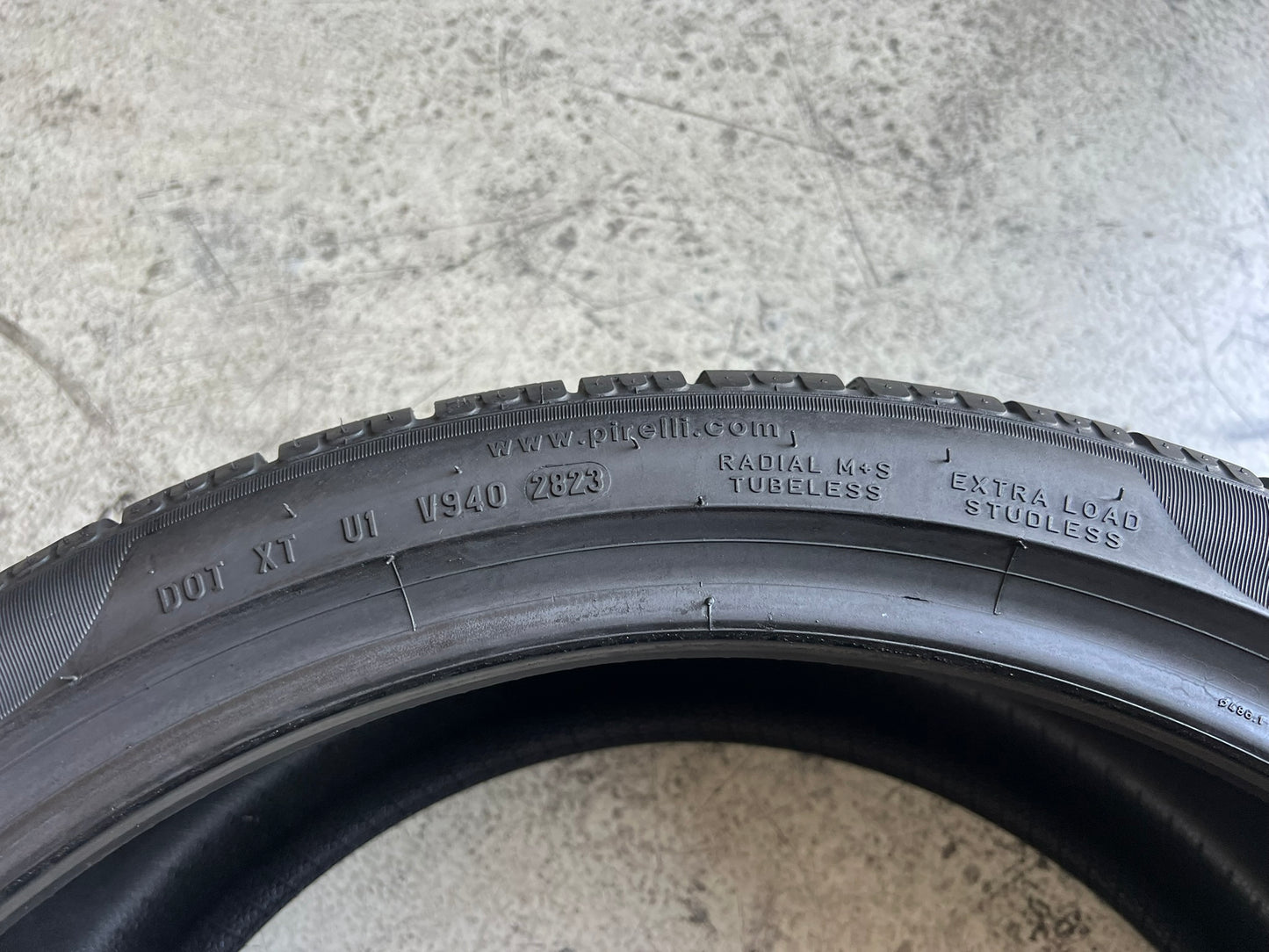 Usato: 01 Gomme 245/35R19 93V Pirelli invernali 100% residui DOT 2023