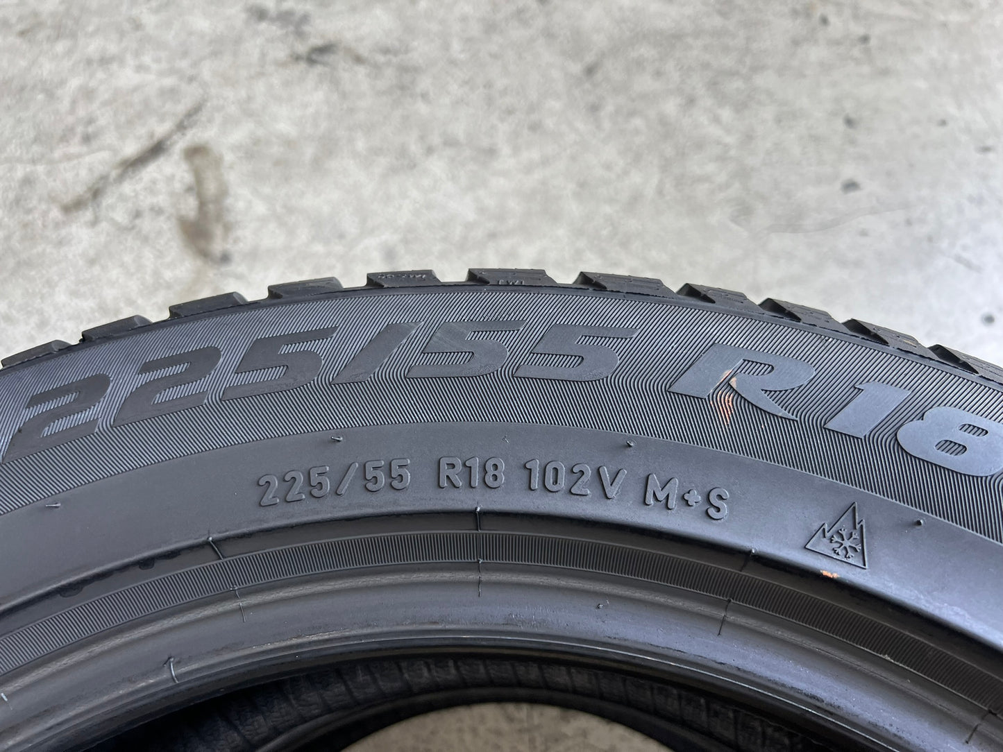Usato: 2 Gomme 225/55R18 102V XL Pirelli invernali 85% residui
