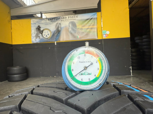 Usato: 2 Gomme 215/70R15 C 109/107R Michelin 4 Stagioni 80% residui