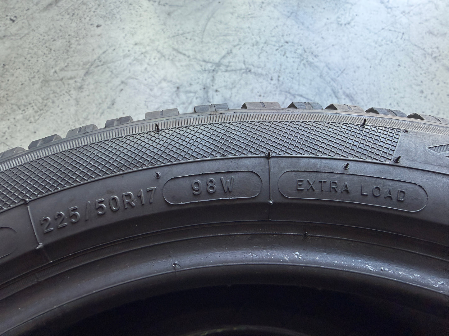 Usato: 2 Pneumatici Kleber Quadraxer 3 225/50R17 98W XL 4 Stagioni 95% residui