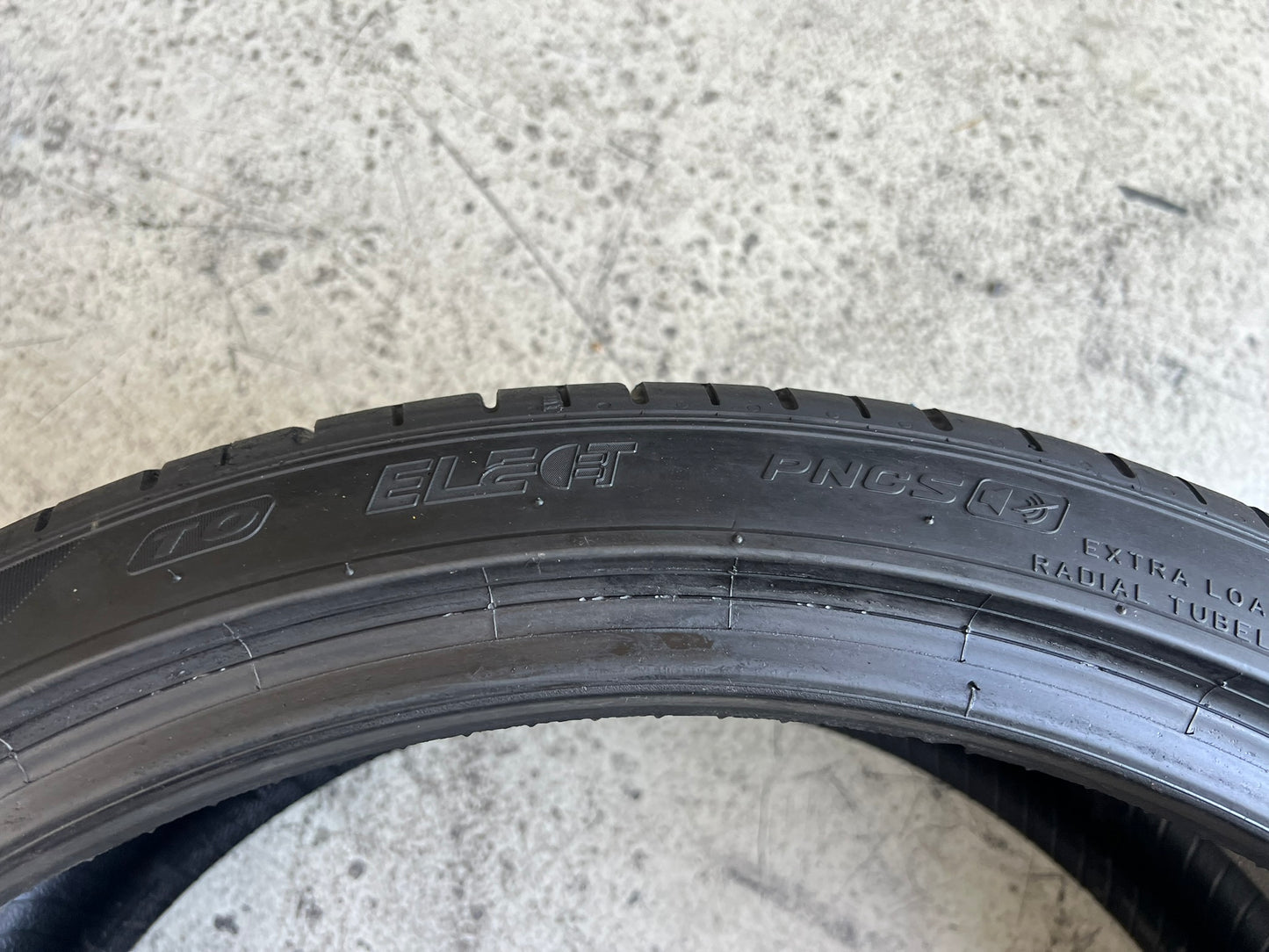 Usato: 1 Gomma 255/35R20 97Y XL Pirelli Pzero PZ4 TO estivo 95% residui