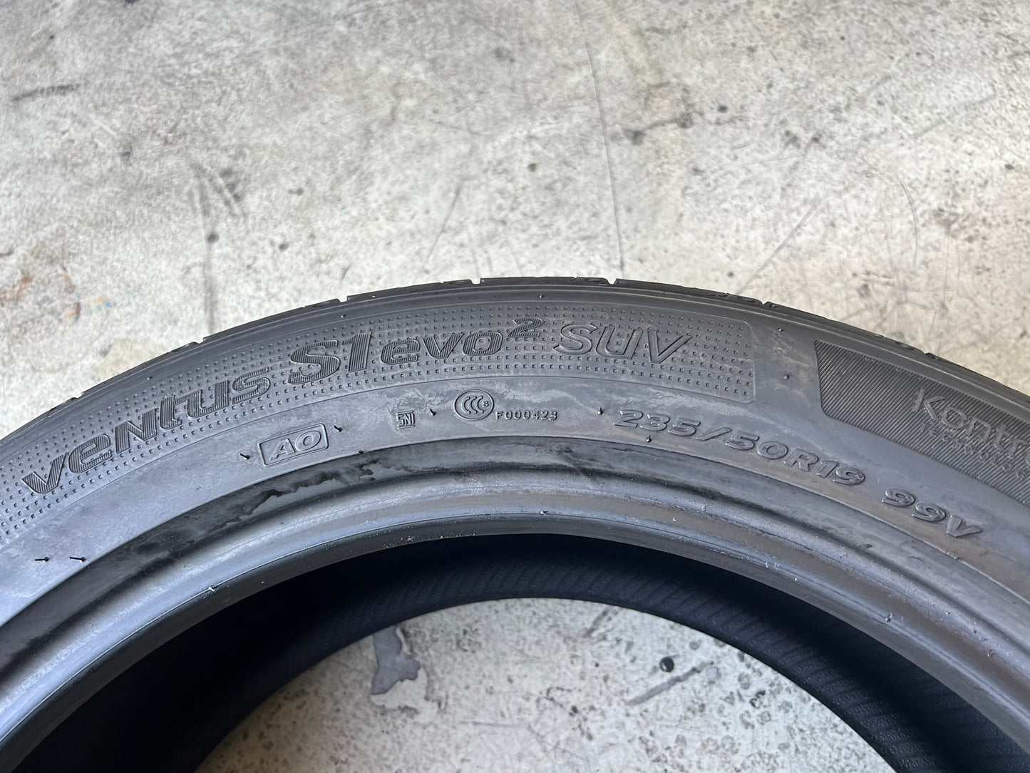 Usato: 1 Pneumatico 235/50R19 99V Hankook estivo 90% residui