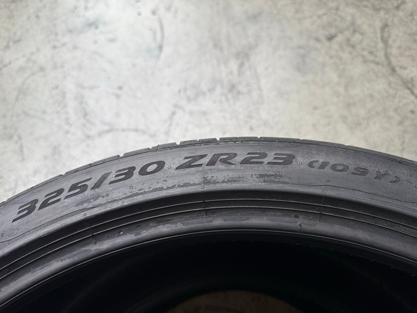 Usato: 2 Pneumatici Pirelli P Zero PZ4 325/30R23 109Y XL Estivi 95% residui