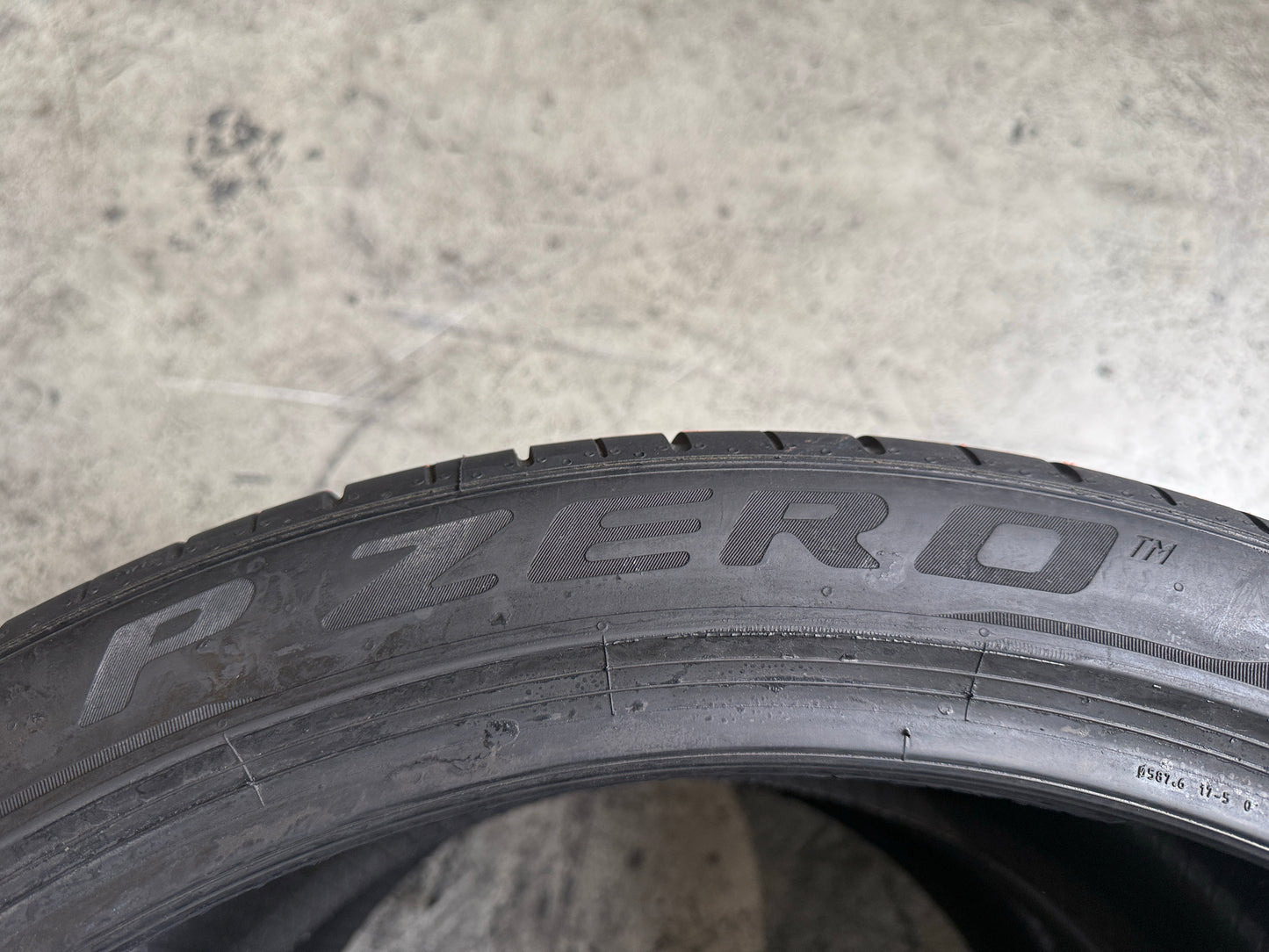 Usato: 2 Pneumatici Pirelli P Zero PZ4 325/30R23 109Y XL Estivi 95% residui