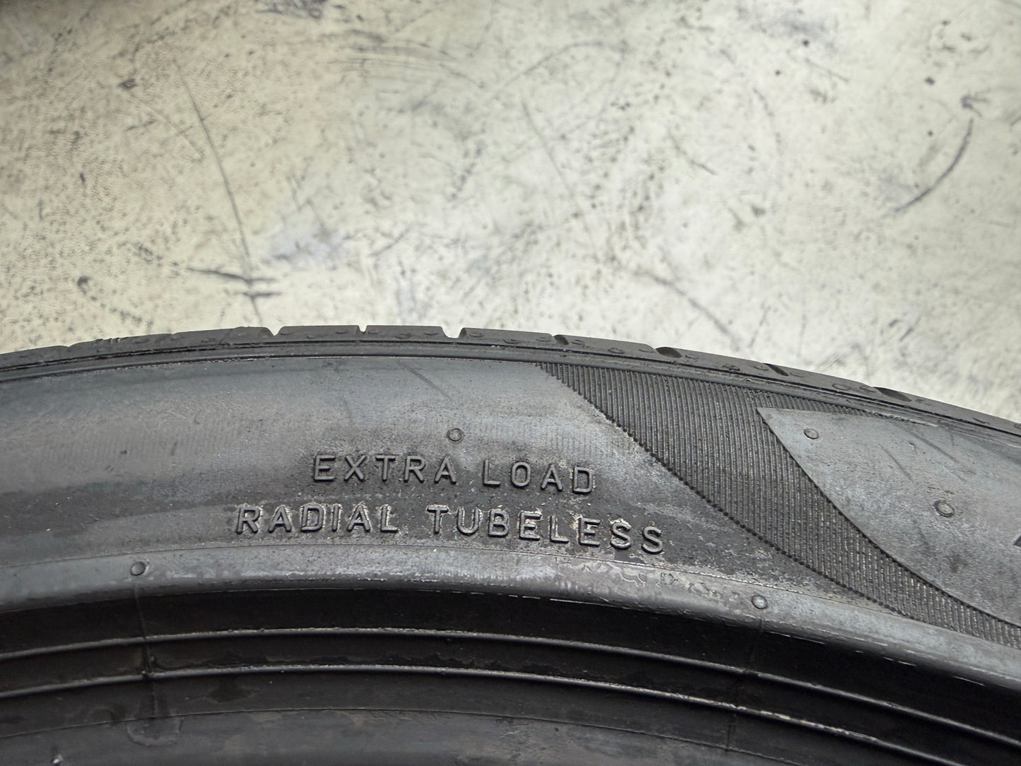 Usato: 2 Pneumatici Pirelli P Zero PZ4 325/30R23 109Y XL Estivi 95% residui