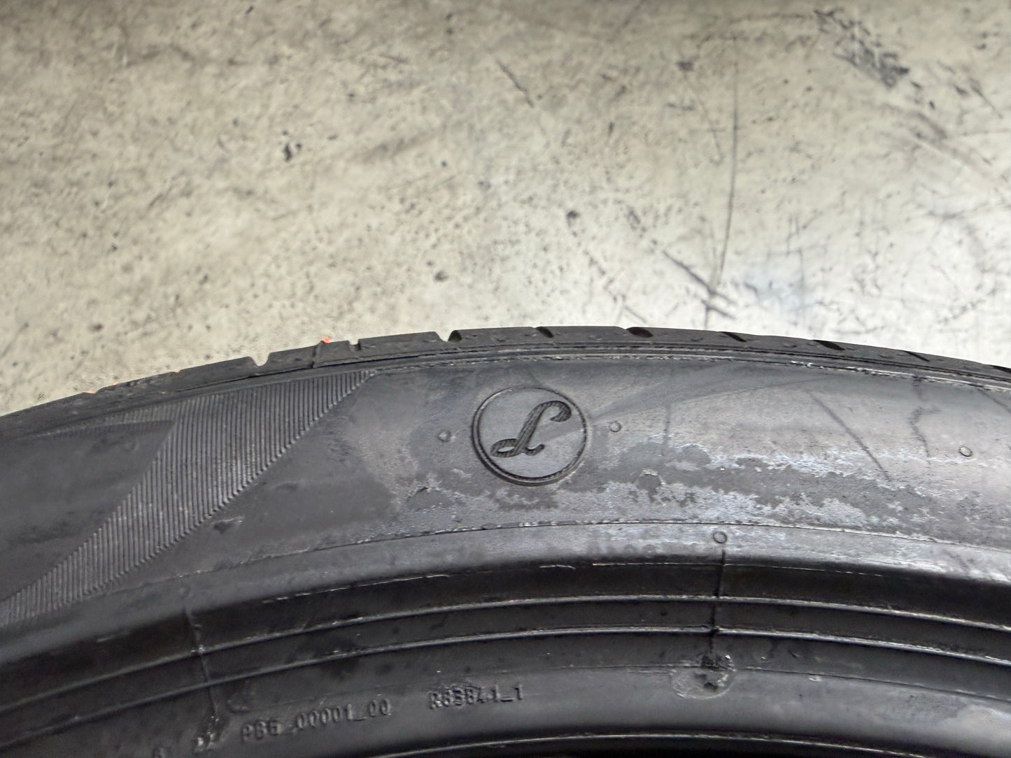 Usato: 2 Pneumatici Pirelli P Zero PZ4 325/30R23 109Y XL Estivi 95% residui