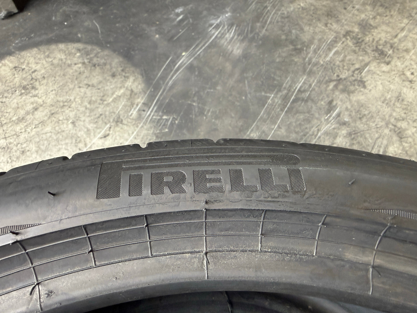 Usato: 2 Pneumatici Pirelli P Zero PZ4 325/30R23 109Y XL Estivi 90% residui