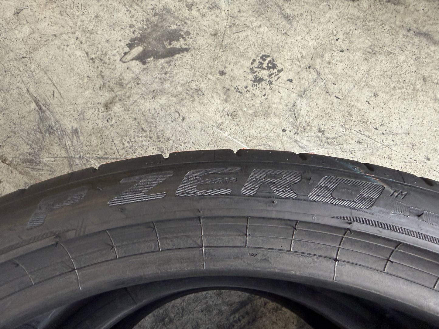 Usato: 2 Pneumatici Pirelli P Zero PZ4 325/30R23 109Y XL Estivi 90% residui