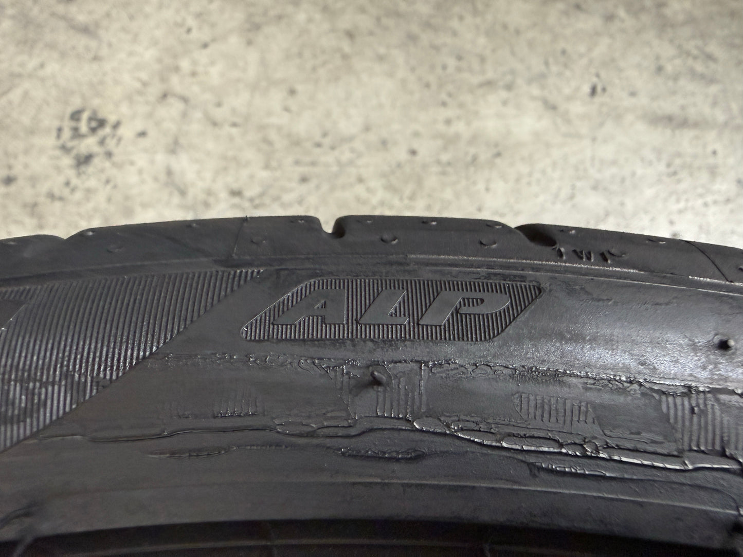 Usato: 2 Pneumatici Pirelli P Zero PZ4 325/30R23 109Y XL Estivi 90% residui