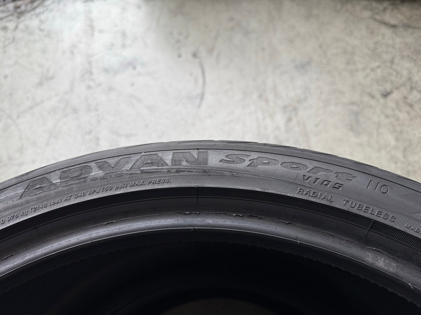 Usato: 2 Pneumatici Yokohama Advan Sport V105 315/30R22 107Y XL Estivi 95% residui