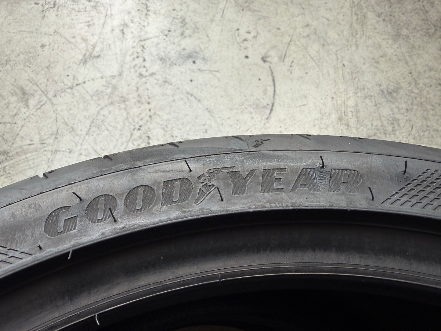 Usato: 2 Pneumatici Goodyear Eagle F1 Asymmetric 5 NF0 305/30R21 104Y XL Estivi 90% residui