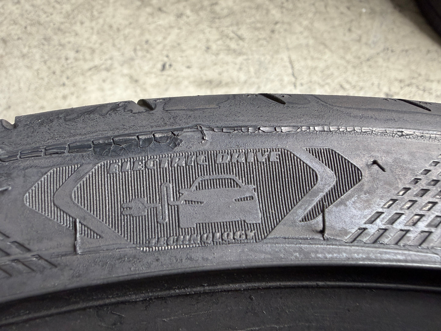 Usato: 2 Pneumatici Goodyear Eagle F1 Asymmetric 5 NF0 305/30R21 104Y XL Estivi 90% residui