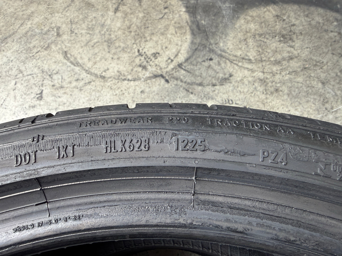 Usato: 2 Pneumatici Pirelli P Zero PZ4 NF0 305/30R21 104Y XL Estivi 85% residui