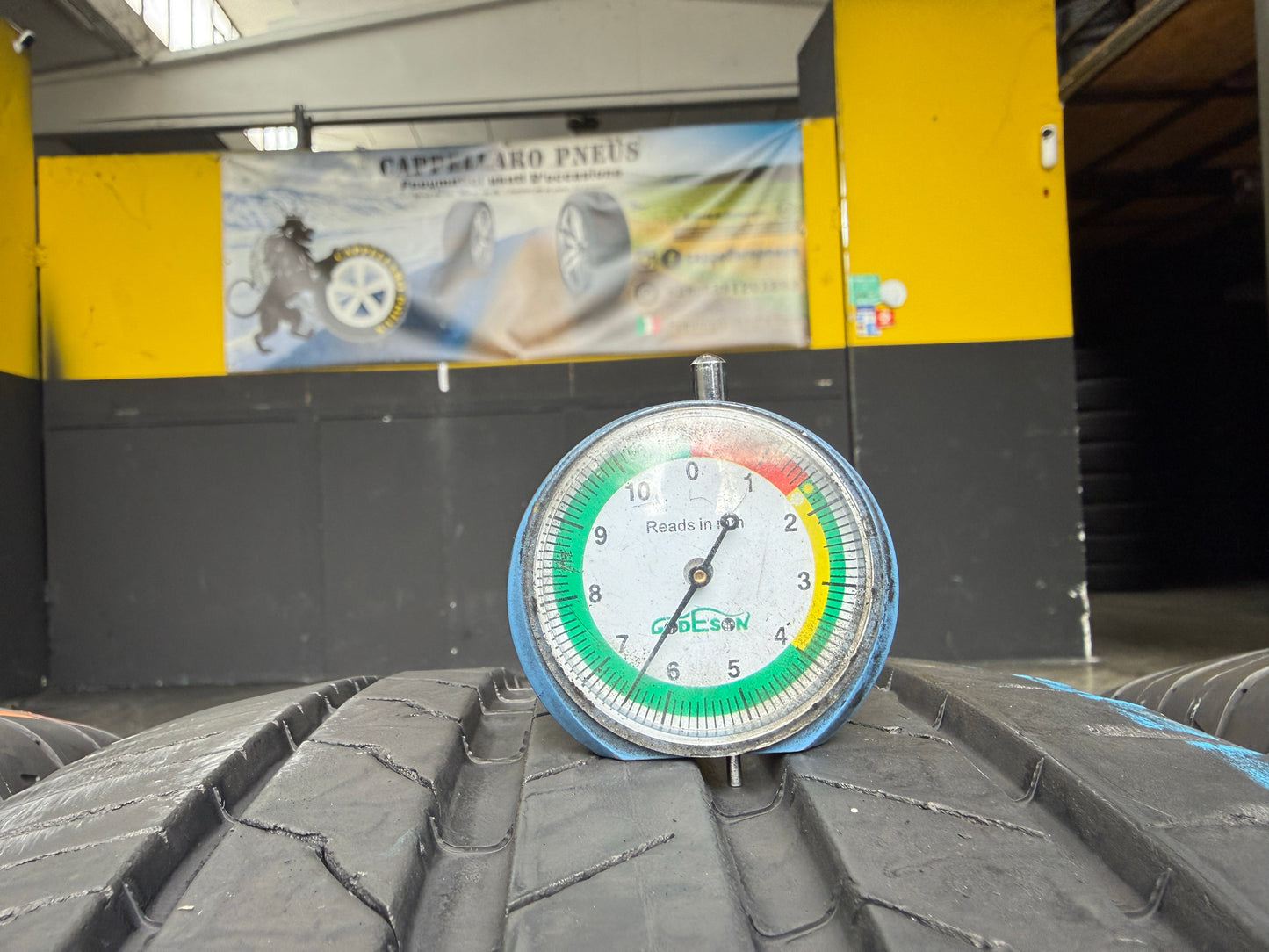 Usato: 4 Pneumatici Bridgestone Alenza 001 235/50R20 100V Estivi 85-90% residui Runflat