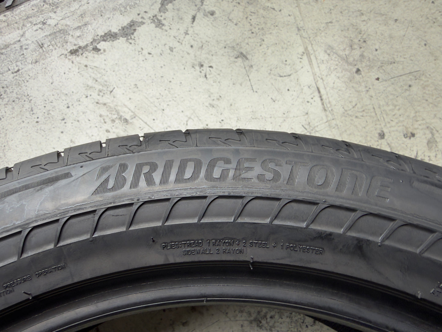 Usato: 4 Pneumatici Bridgestone Alenza 001 235/50R20 100V Estivi 85-90% residui Runflat