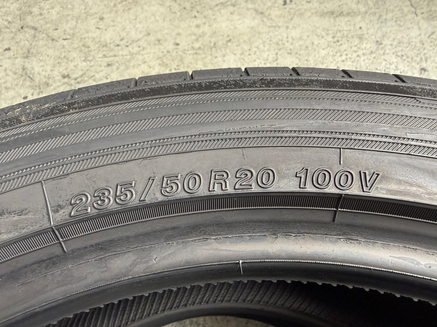 Usato: 2 Pneumatici Yokohama BluEarth-XT AE61 235/50R20 100V Estivi 95% residui