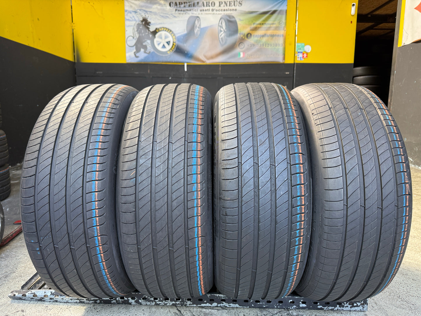 Usato: 4 Pneumatici Michelin Primacy 4 235/45R20 100V XL Estivi 85% residui DOT 2024