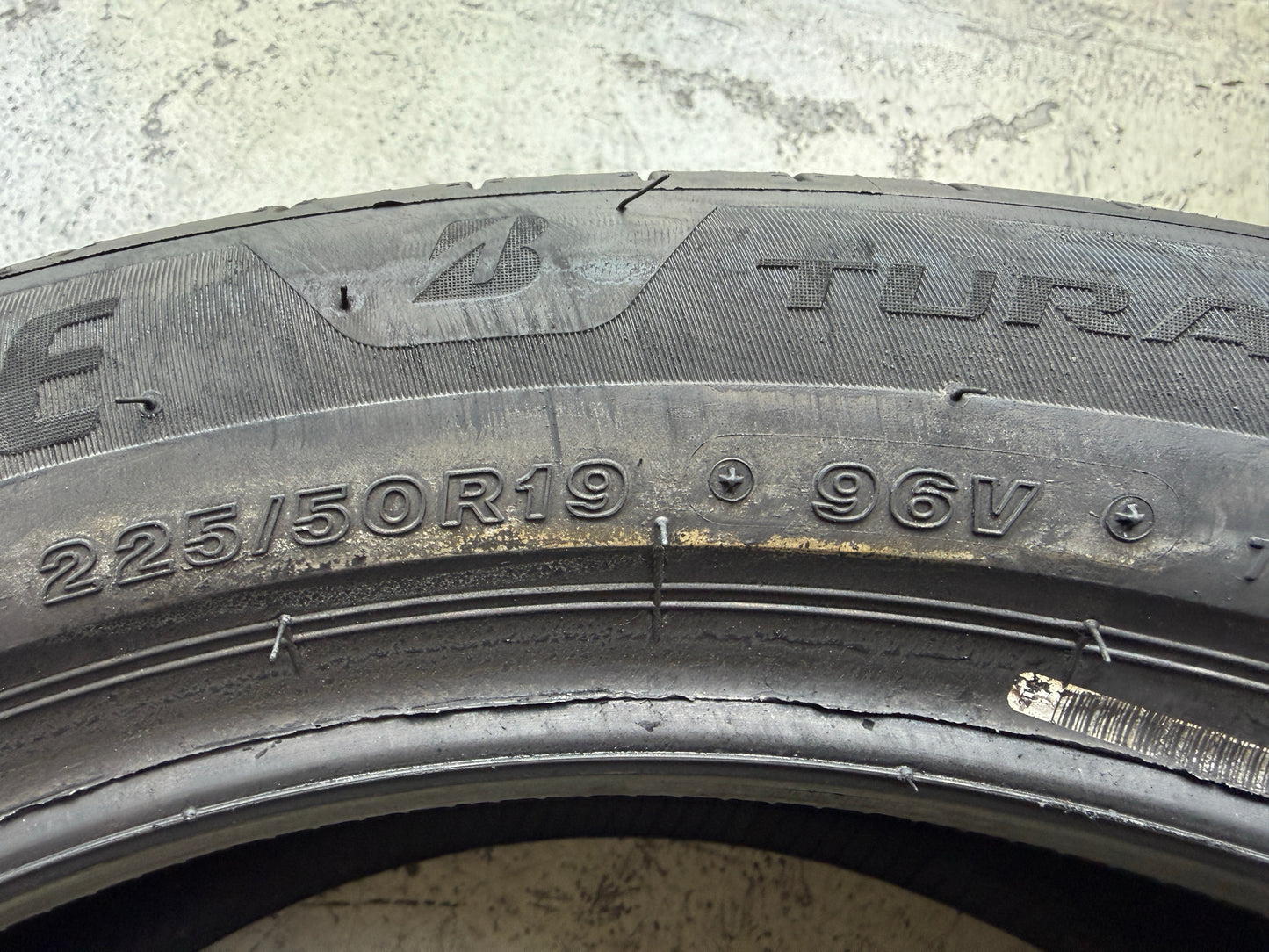 Usato: 4 Pneumatici Bridgestone Turanza 6 225/50R19 96V Estivi 95% residui