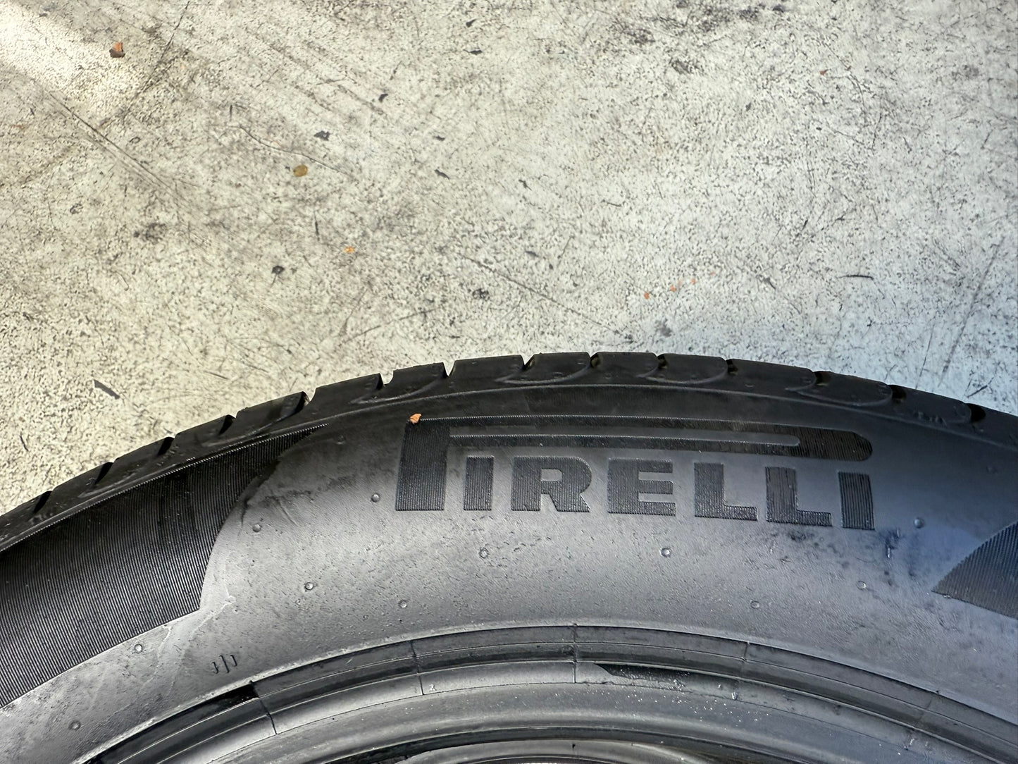 Usato: 2 Gomme 215/55R17 98Y XL Pirelli Estivo 95% residui