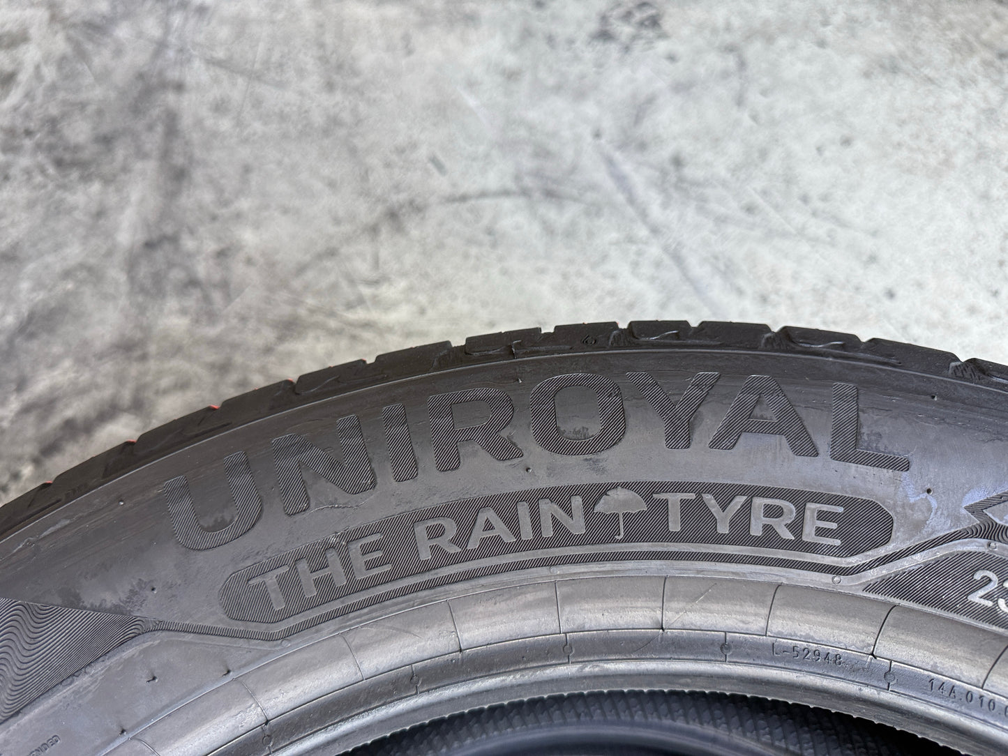 Usato: 2 Pneumatici Uniroyal RainSport 5 235/55R18 100H Estivi 85% residui