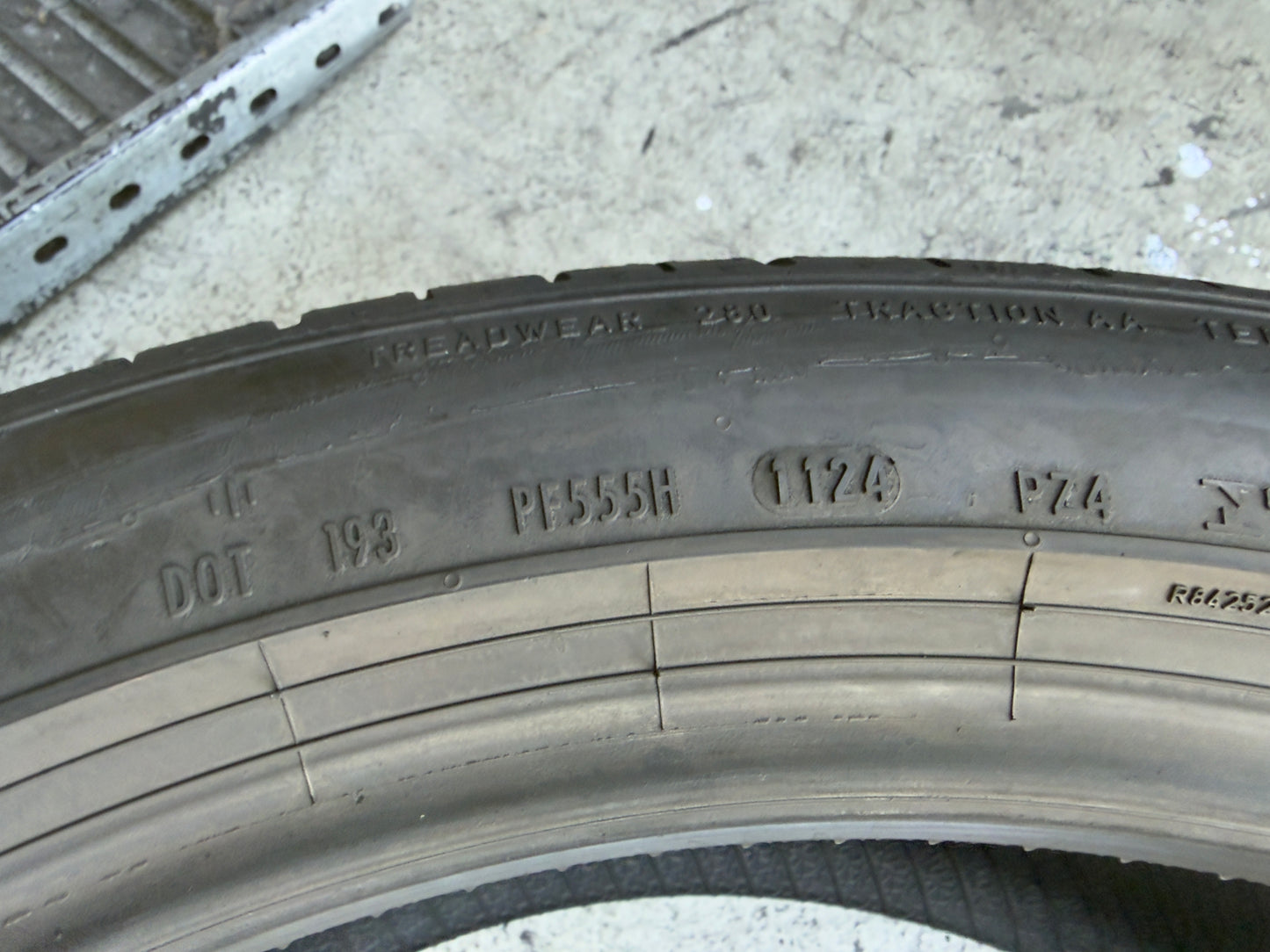 Usato: 4 Pneumatici Pirelli P Zero MO ELECT 235/45R20 100T XL Estivi 90% residui