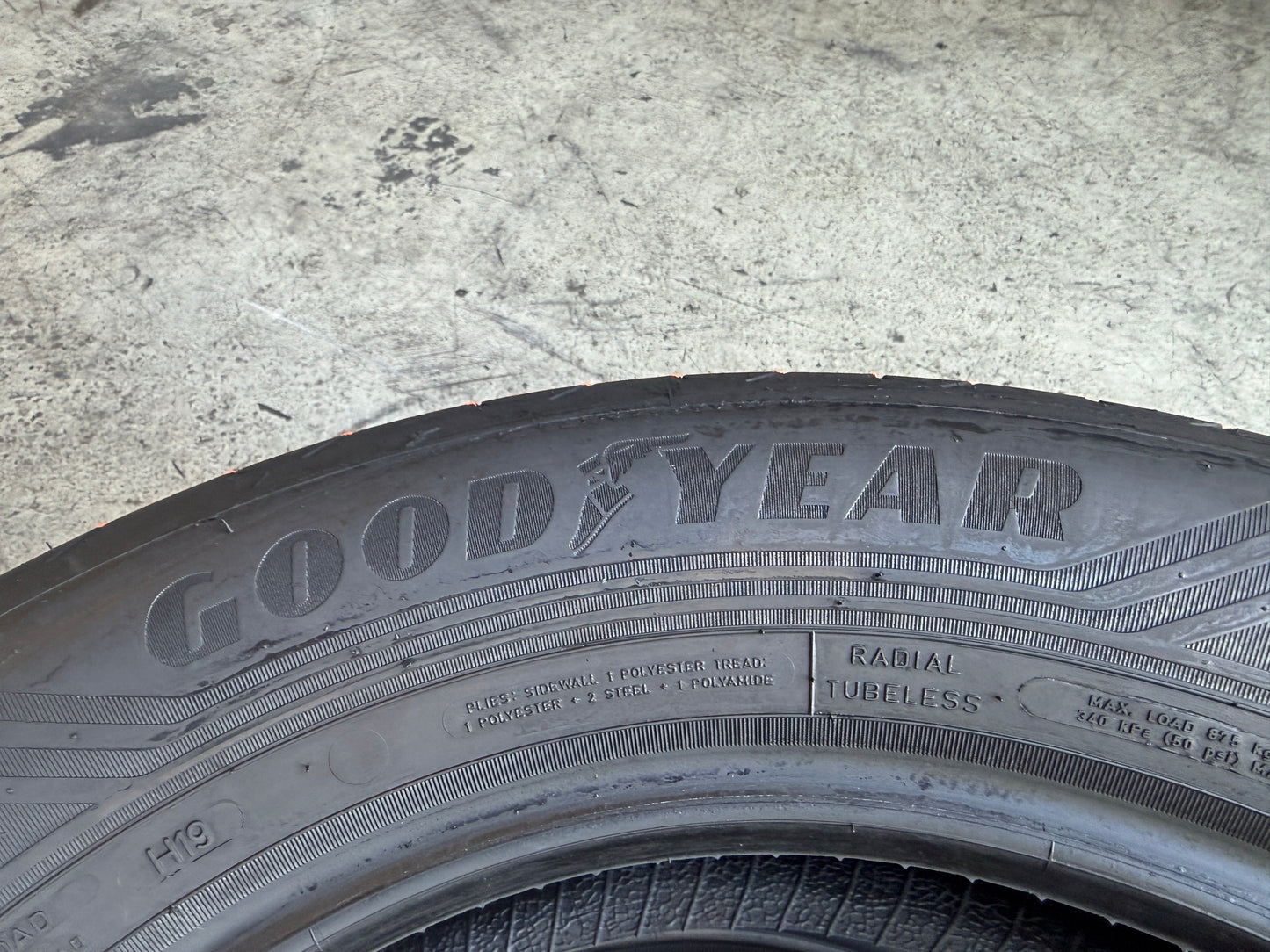 Usato: 2 Pneumatici Goodyear EfficientGrip 2 SUV 215/65R17 103V XL Estivi 95% residui DOT 2025