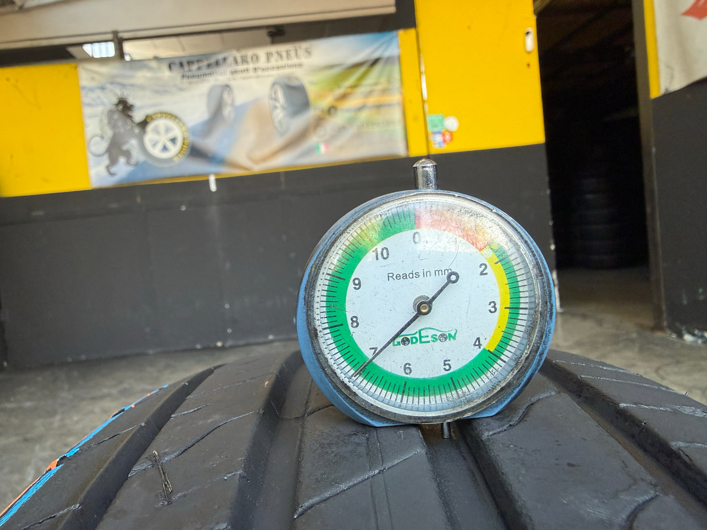 Usato: 2 Pneumatici Goodyear EfficientGrip 2 SUV 215/65R17 103V XL Estivi 95% residui DOT 2025