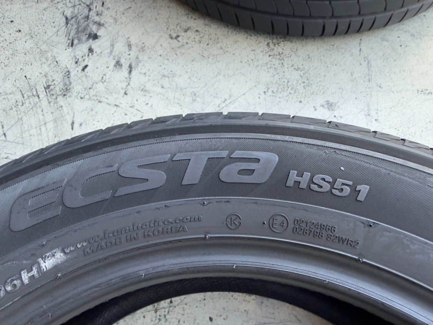 Usato: 4 Pneumatici Kumho Ecsta HS51 215/60R17 96H Estivi 90% residui