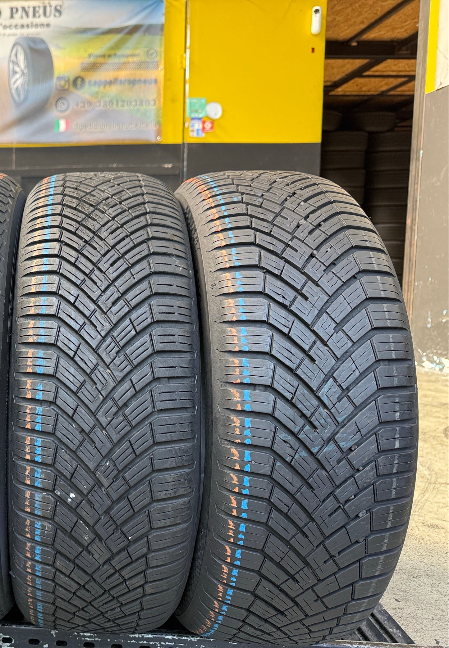 Usato: 2 Pneumatici Continental AllSeasonContact 2 205/55R17 95V XL 4 Stagioni 90% residui
