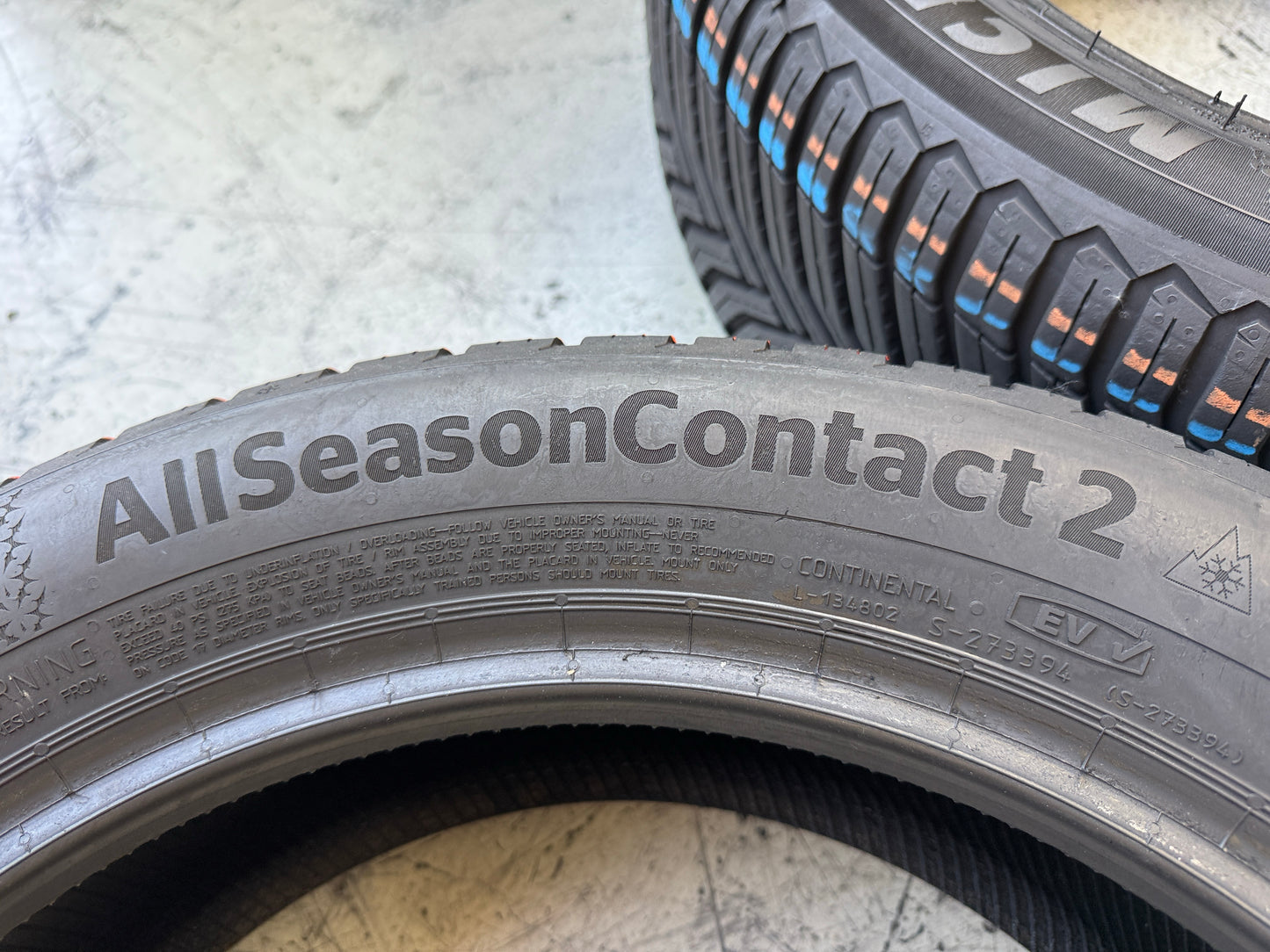 Usato: 2 Pneumatici Continental AllSeasonContact 2 205/55R17 95V XL 4 Stagioni 90% residui