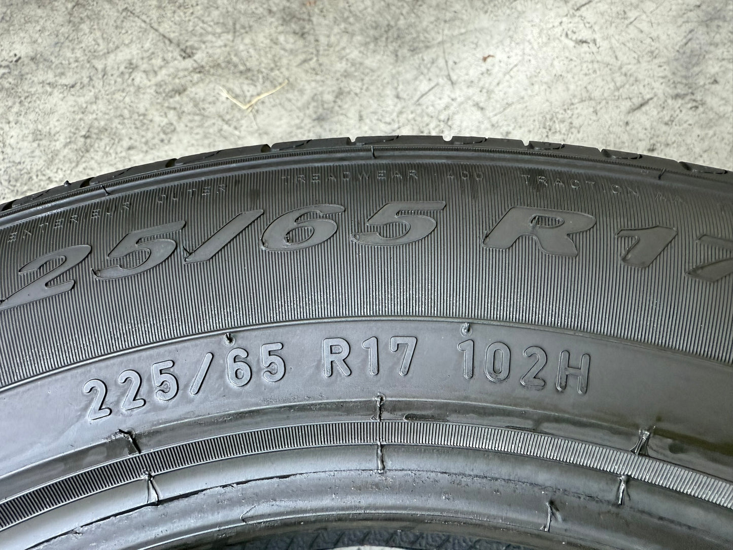 Usato: 2 Gomme 225/65R17 102H Pirelli Estive 80% residui