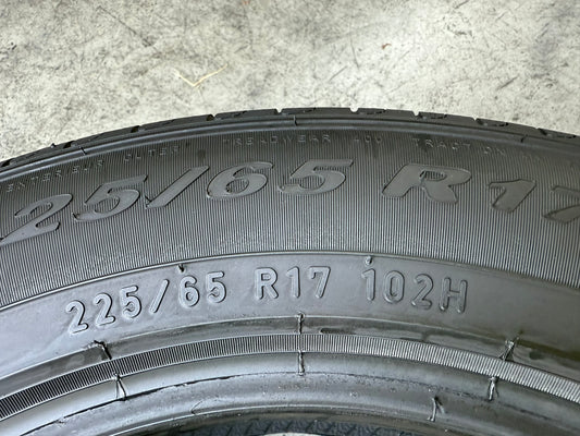 Usato: 2 Gomme 225/65R17 102H Pirelli Estive 80% residui