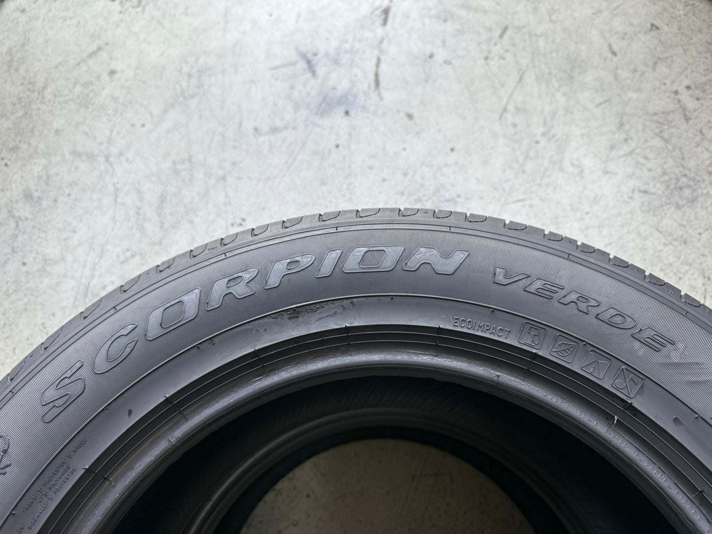 Usato: 2 Gomme 225/65R17 102H Pirelli Estive 80% residui